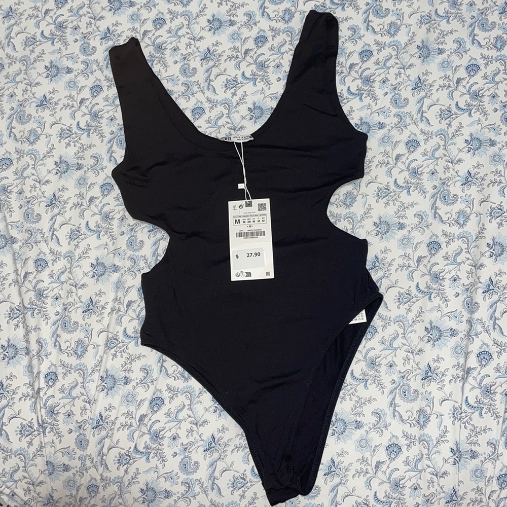 Zara bodysuit with side cutout. Never used. Brand new. Size medium.